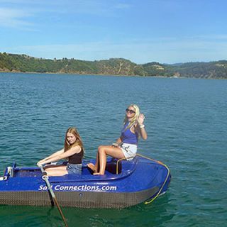 Girls without outboards