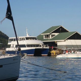Praslin-ferry-dock