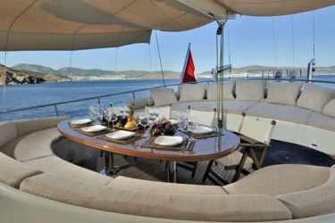 Dolce Mare afterdeck lounge