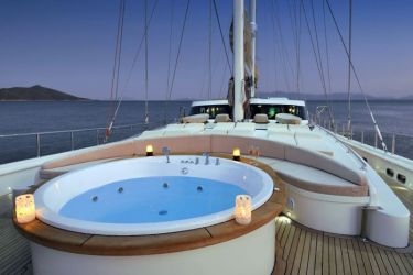 Dolce Mare fordeck jacuzzi