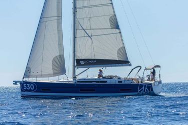 Dufour 530 sailing