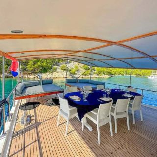 Gulet 'Sirena' afterdeck social space