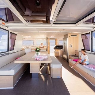 Bali 5.4 main saloon