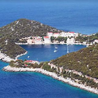 Sailing Croatia: beautiful bays and room to move