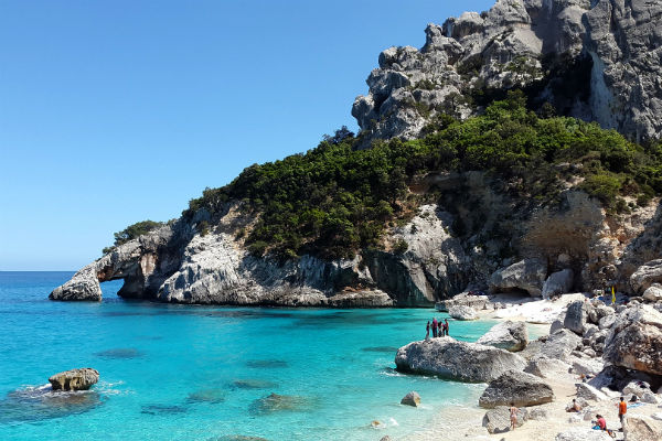 charter sailboat sardinia