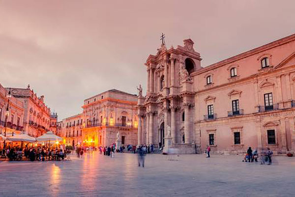 Syracuse cathedral square