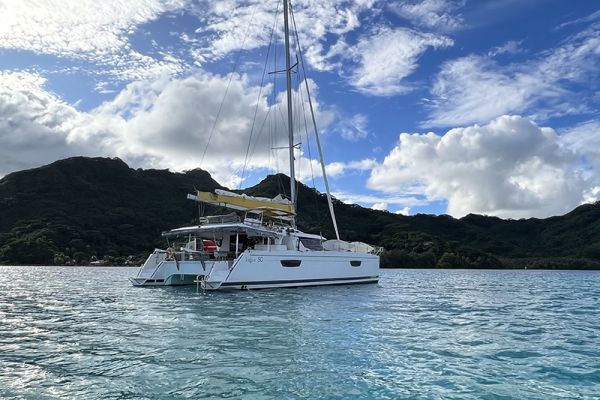 Sailing Tahiti in a Saba 50