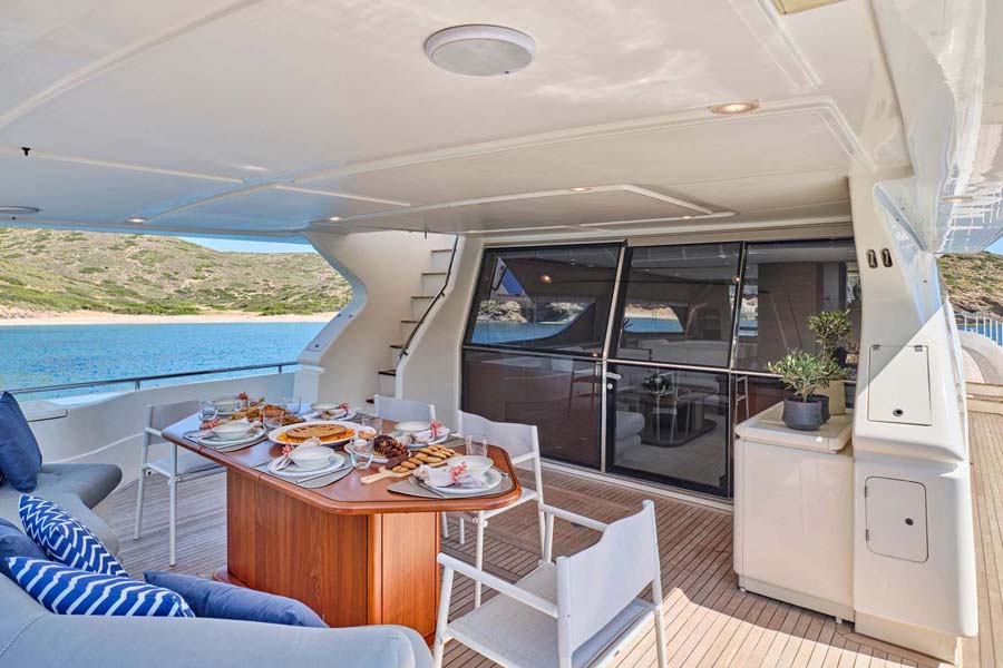 Apeiron Blue aft deck