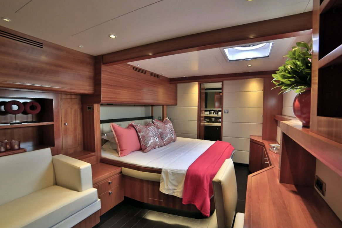 Galanthea 65 "World's End" -  Cabin