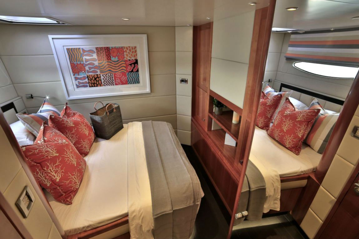 Galanthea 65 "World's End" -  Cabin