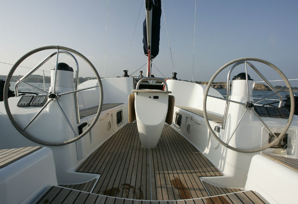 Sun Odyssey 42i Saloon Helm