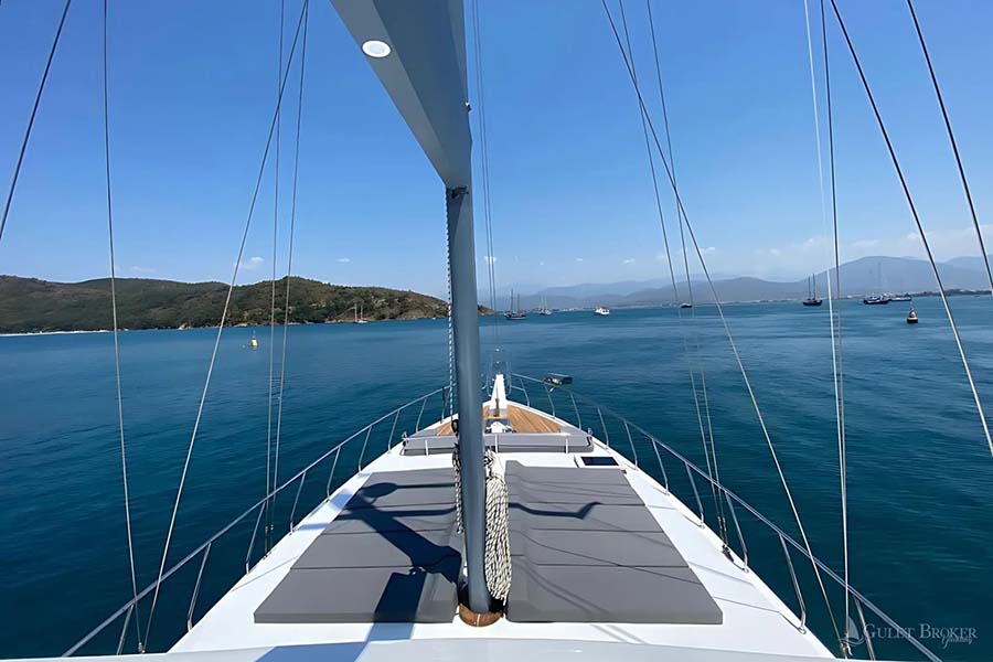 Gulet Albatros M bow lounging