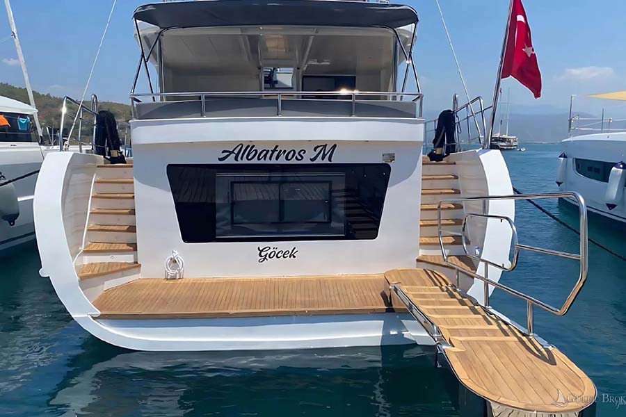 Gulet Albatros M stern water access