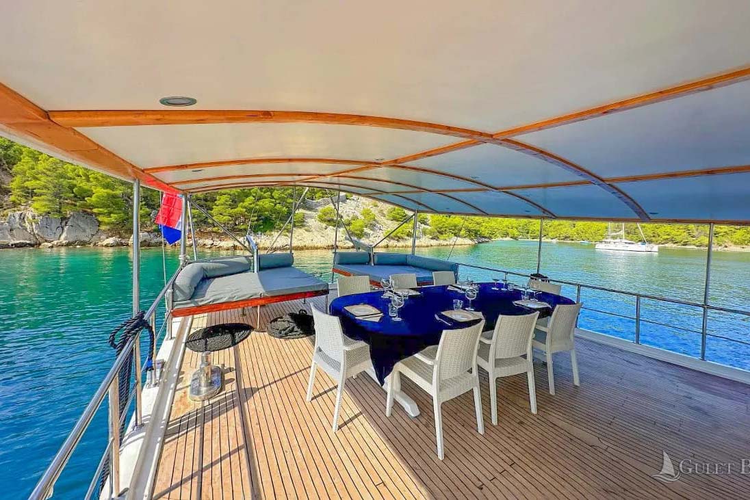 Gulet Sirena - afterdeck, dining outside