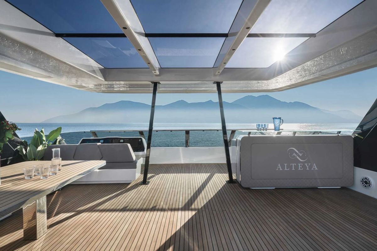 Sunreef 70 Alteya flybridge