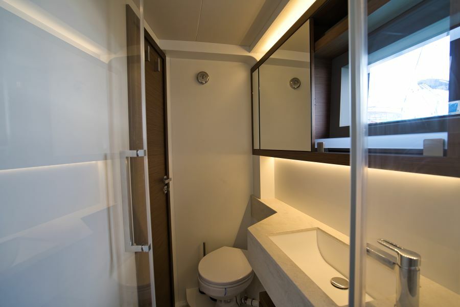 Lagoon 50 Invictus II bathroom