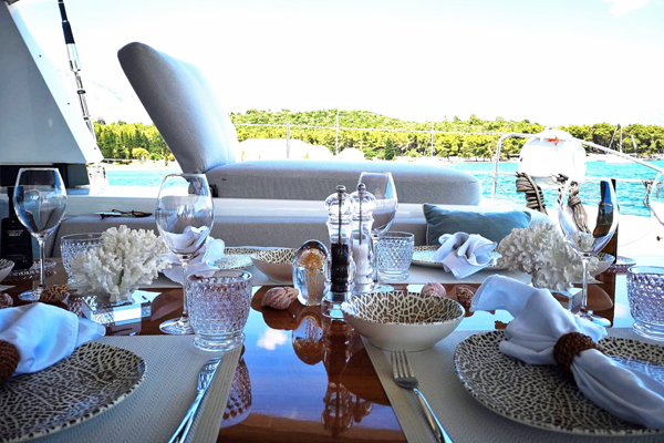 Lagoon Seventy 7 Adriatic Dragon dining