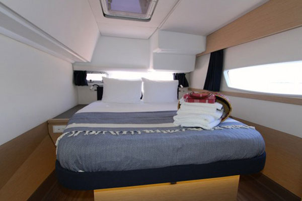 Helia 44 cabin