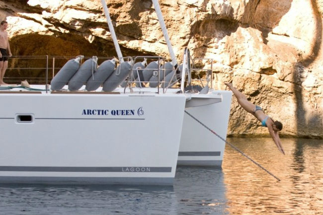 Lagoon 560 - 'Arctic Queen' Bow
