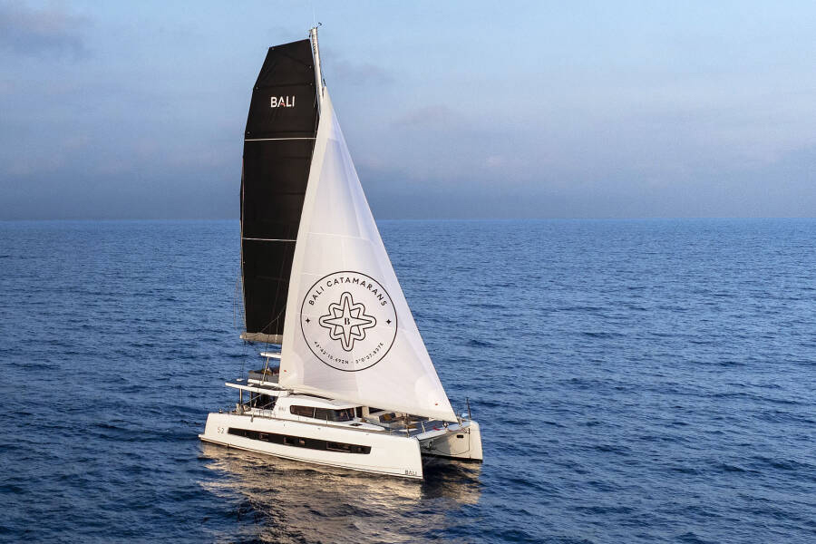 Bali-5-2-under-sail-1