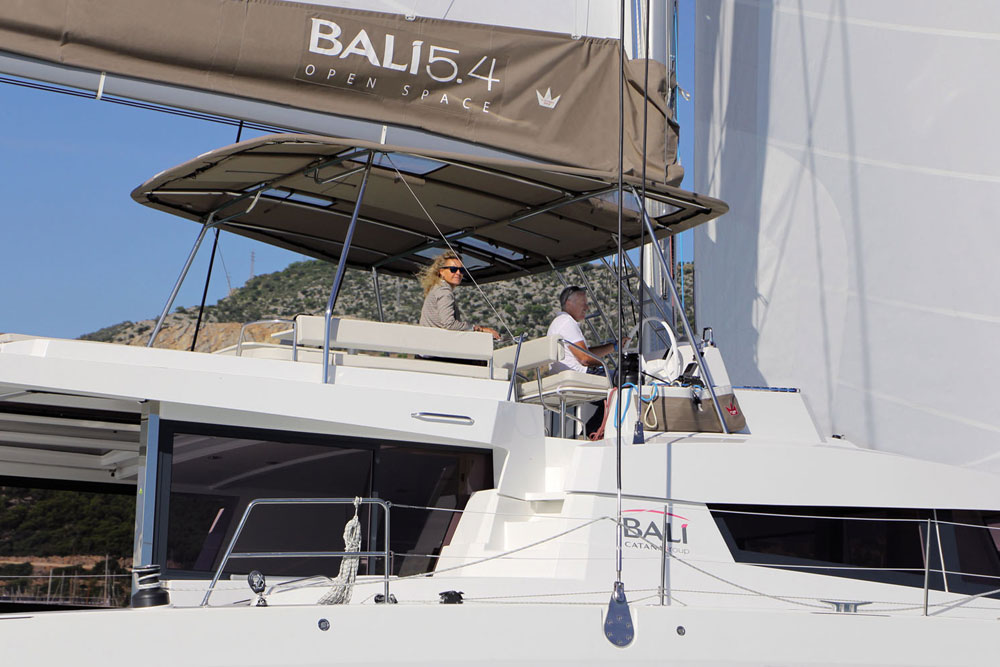 Bali 5.4 flybridge