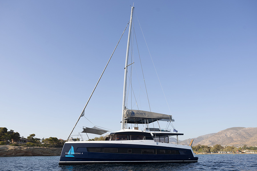 Bali 5.8 at anchor
