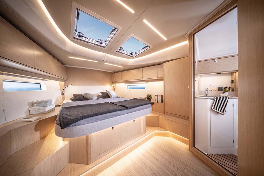Bavaria C46 master cabin inbow - owner's version