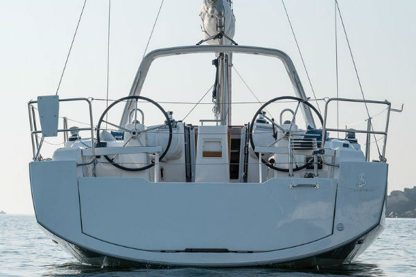 Oceanis 38.1 Aft