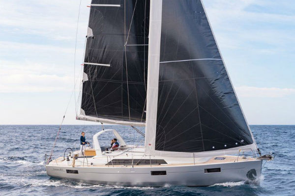 Oceanis 41.1 at sail