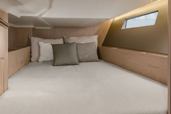 Oceanis 41.1 Cabin