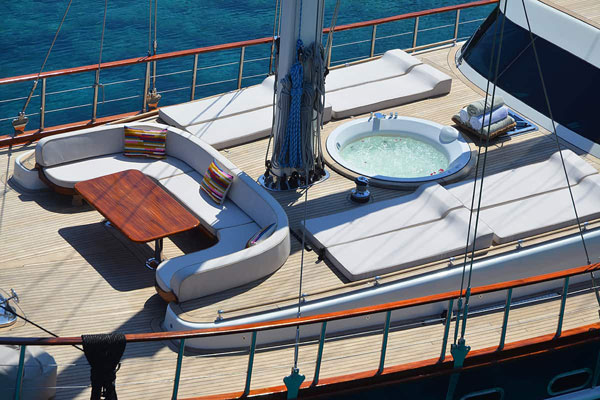 Blue Heaven top deck hot tub