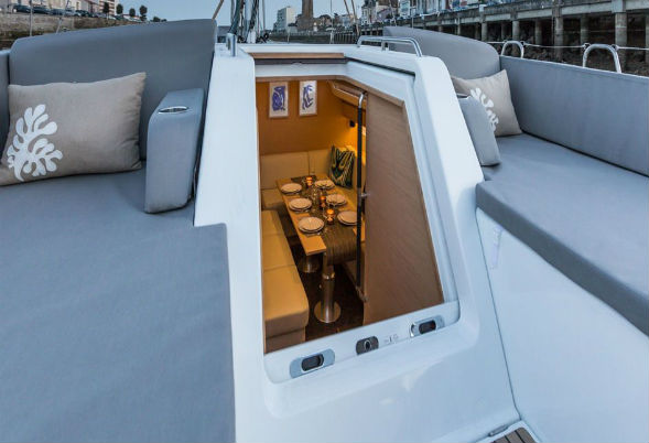 Jeanneau 54 Cockpit Comfort