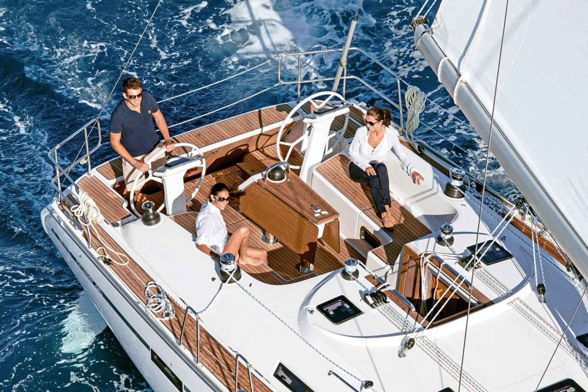 Bavaria 46 Cockpit