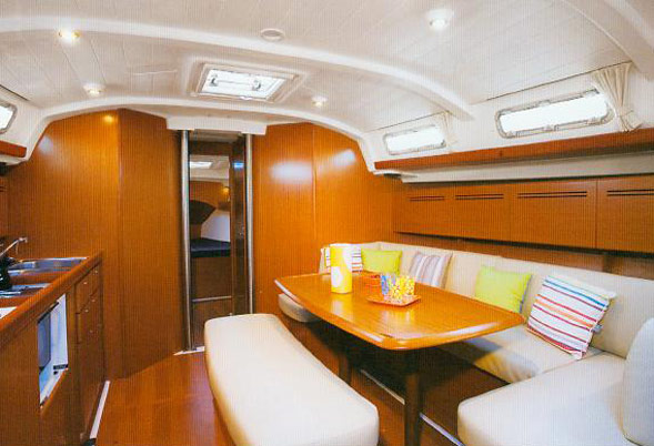 Cyclades 43 Saloon