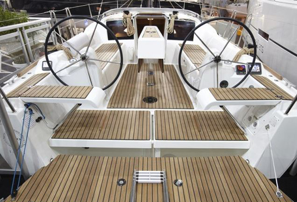 Dufour 350 Aft