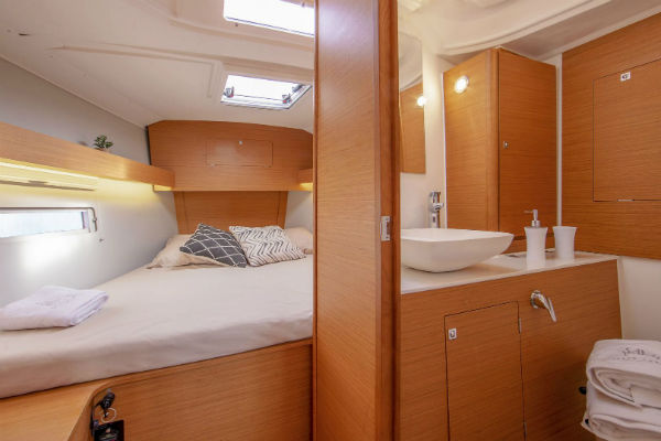 Dufour 390 Ensuite