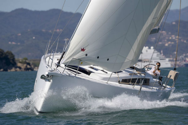 Dufour 430 Sailing