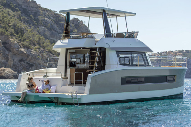 Fountaine Pajot MY37 bronze