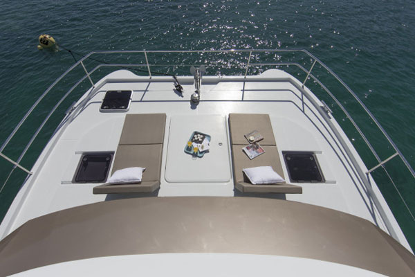 Fountaine Pajot MY37 forward sun deck