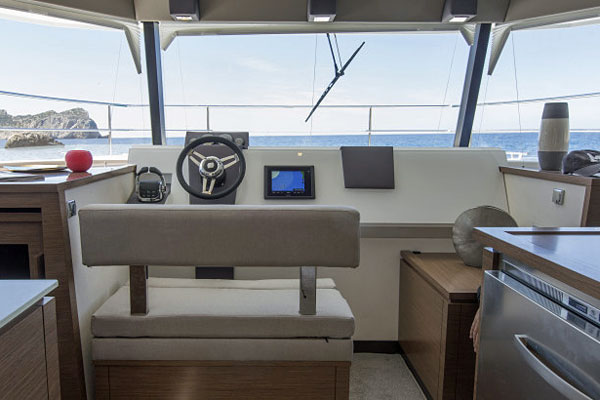 Fountaine Pajot MY37 helm station