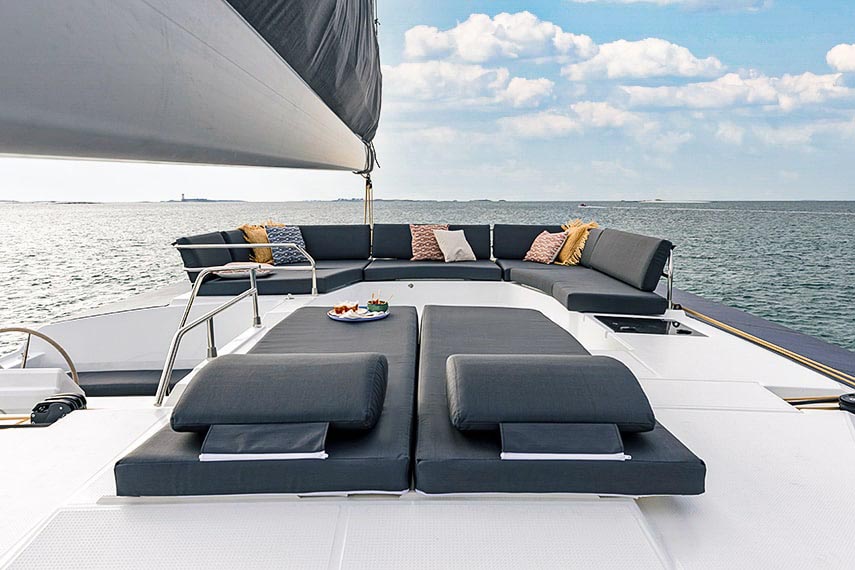 FP Aura 51 flybridge