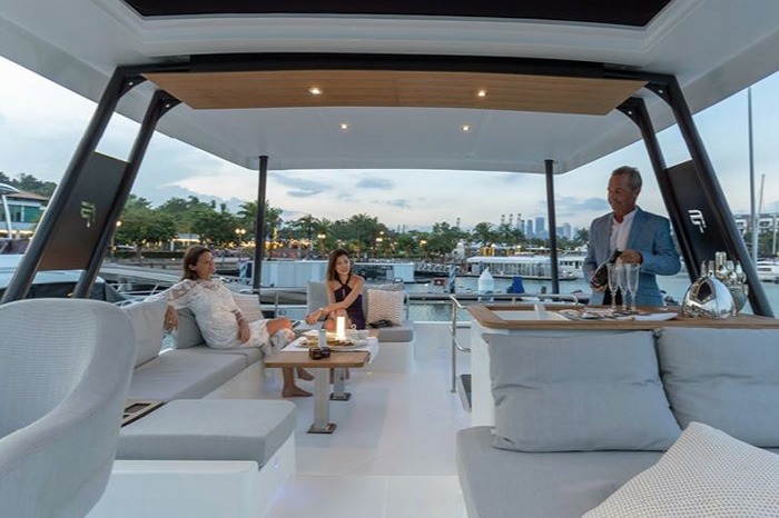 Fountaine Pajot MY5 flybridge