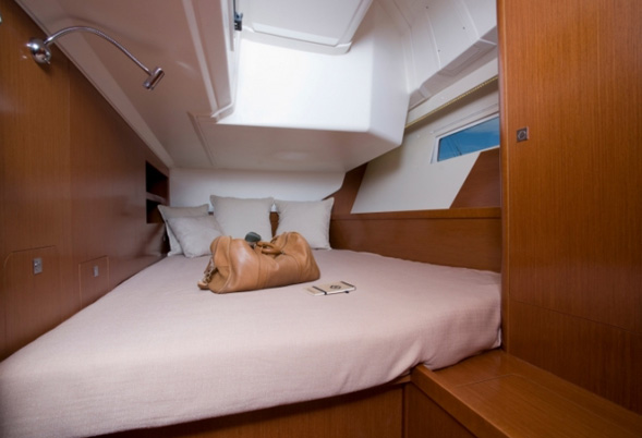 Oceanis 45 Cabin