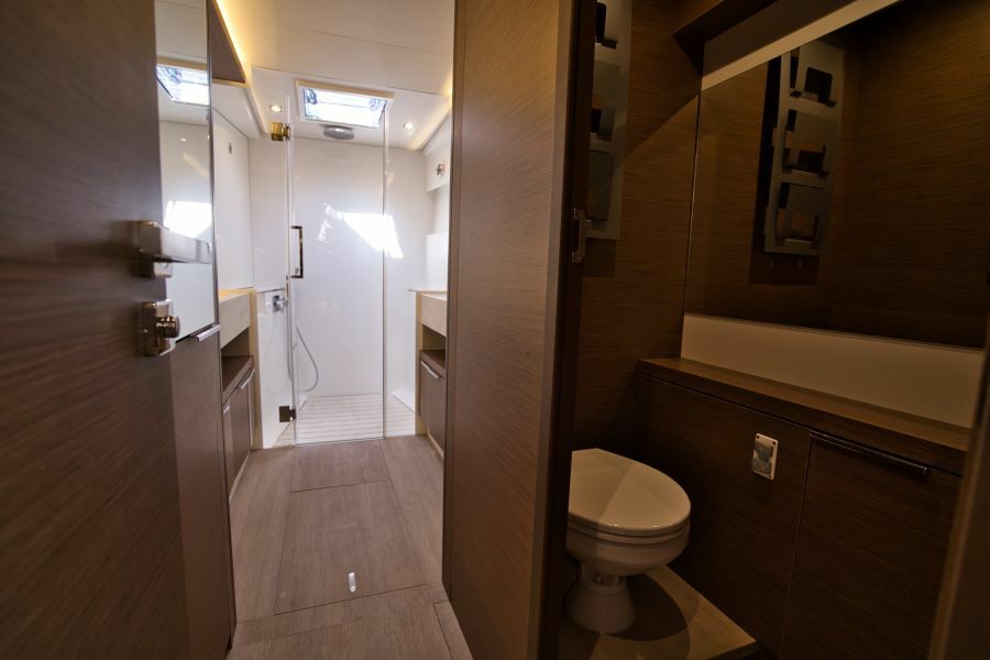 Lagoon 50 Invictus II master suite