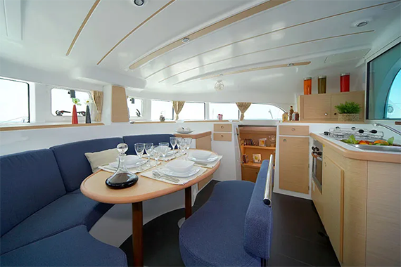 Lagoon 380 saloon