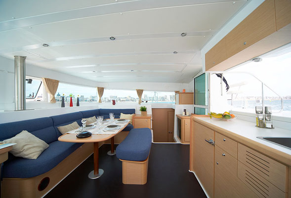 Lagoon 420 Saloon