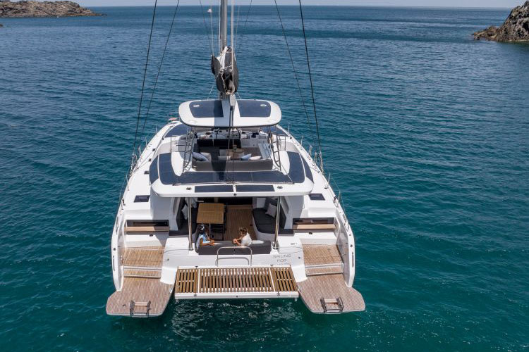 Lagoon 51 transom