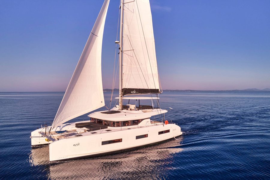 Lagoon 55 Azul sailing