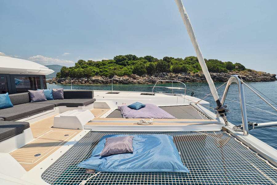 Lagoon 55 Azul foredeck