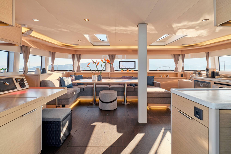 Lagoon 55 Azul saloon